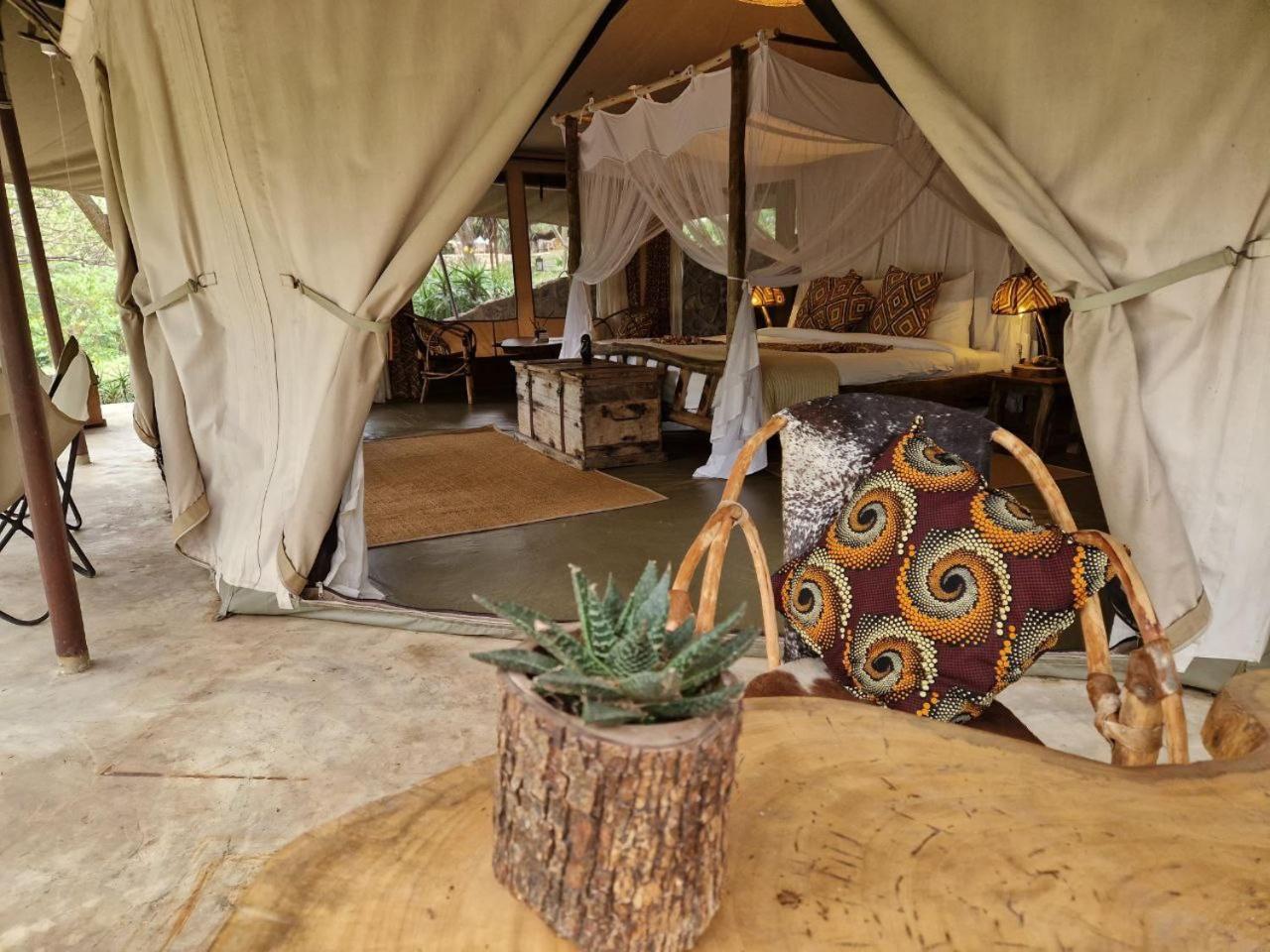Usa River Dolly Farm & River Camp, Luxury Tents מראה חיצוני תמונה